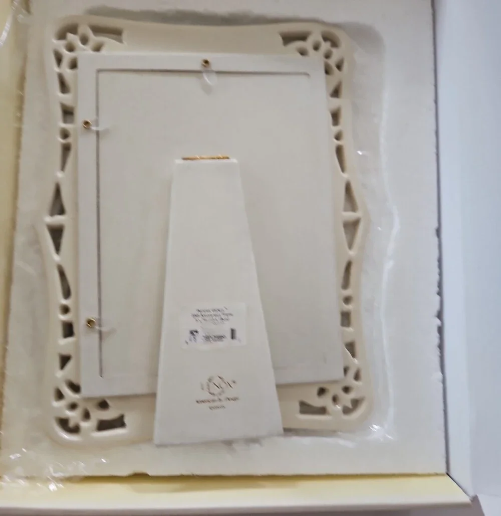 Lenox Ivory and Gold Accent Portrait Frame Box